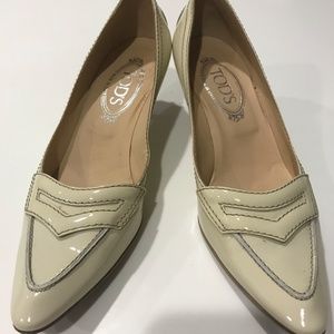 Tod's Cream Pumps